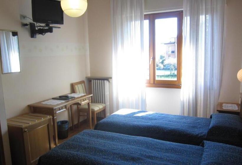 חדר אקונומי, Sole