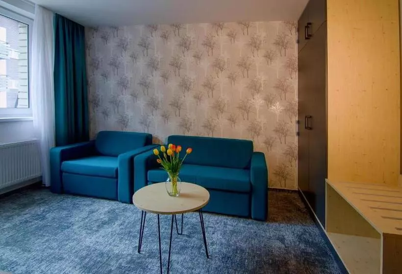 Habitación Triple Estándar con Balcón, Srni