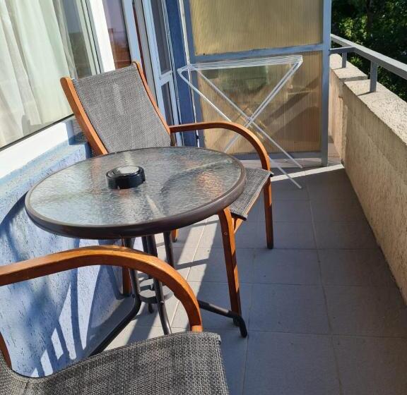 غرفة قياسية مطلّة علي حمام السباحة, Sunquest