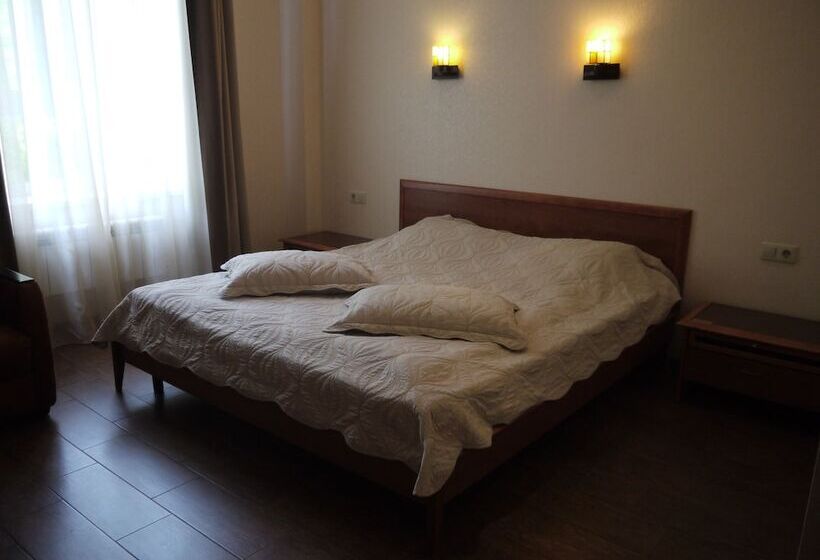 חדר משפחתי, Toledo