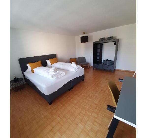 Апартаменты 3 Спальни, Und Restaurant Zum Hirschen