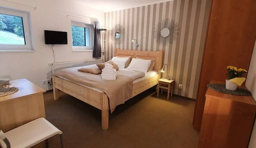 غرفة قياسية رباعية, Pension Renata