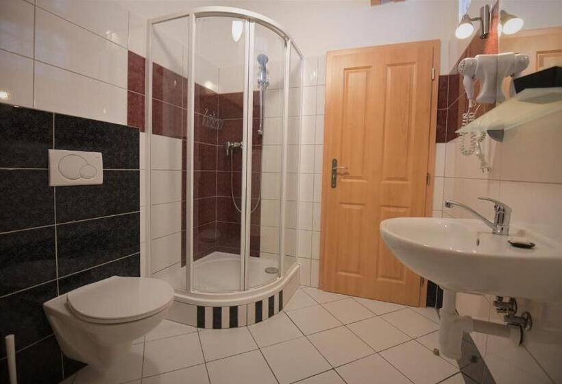 غرفة قياسية رباعية, Pension Renata