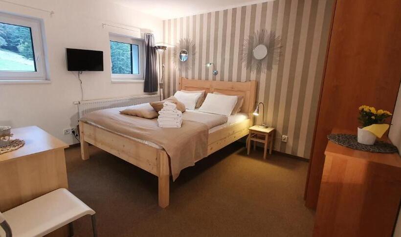 غرفة قياسية رباعية, Pension Renata