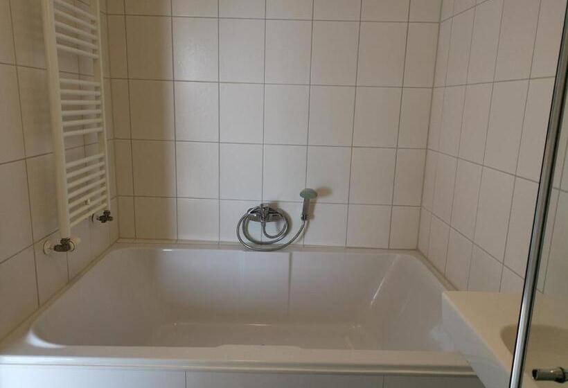 סוויטה, Resort Land & Zee