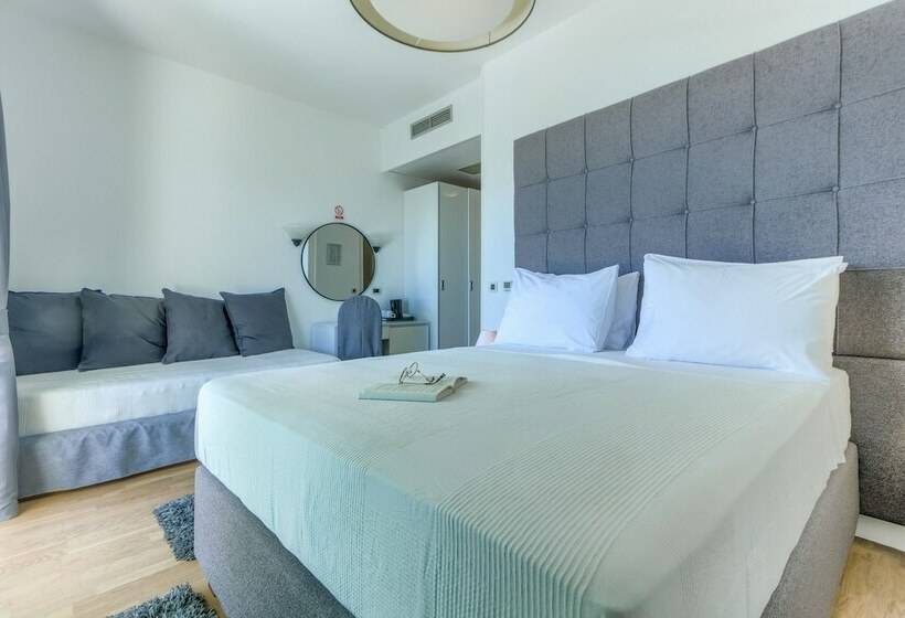 اتاق لوکس با چشمانداز دریا, Riva