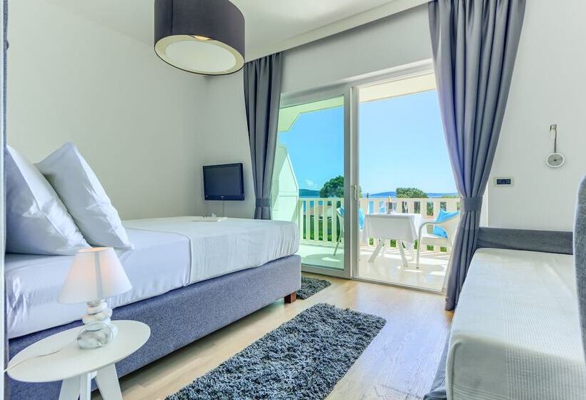 اتاق لوکس با چشمانداز دریا, Riva