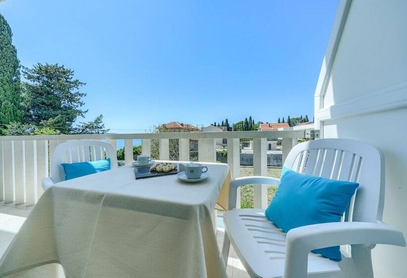 اتاق خانوادگی, Riva