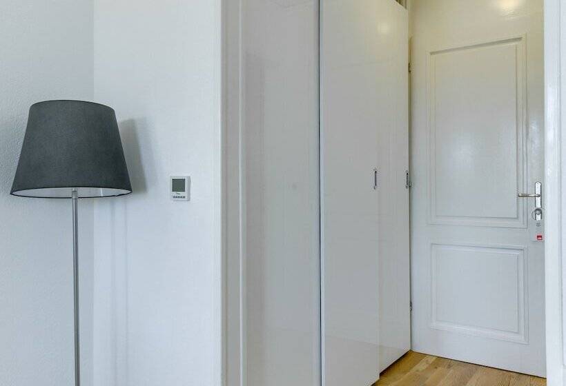 اتاق خانوادگی, Riva