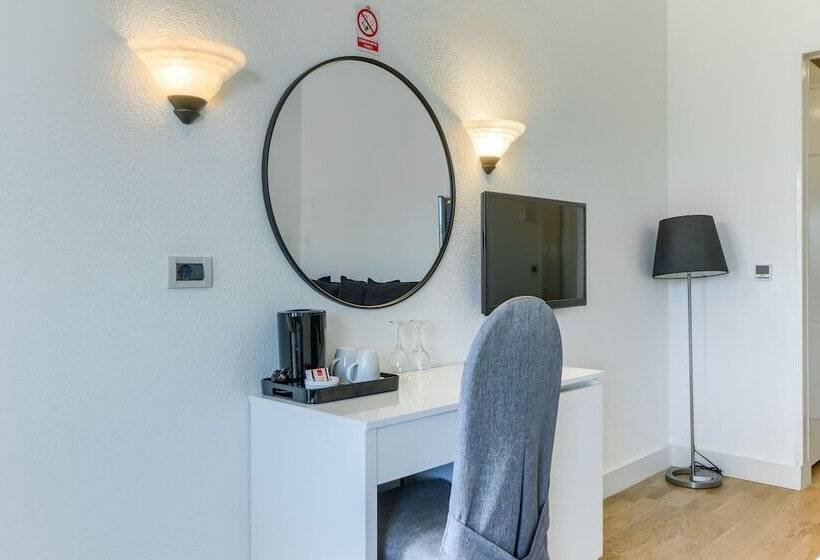 اتاق خانوادگی, Riva