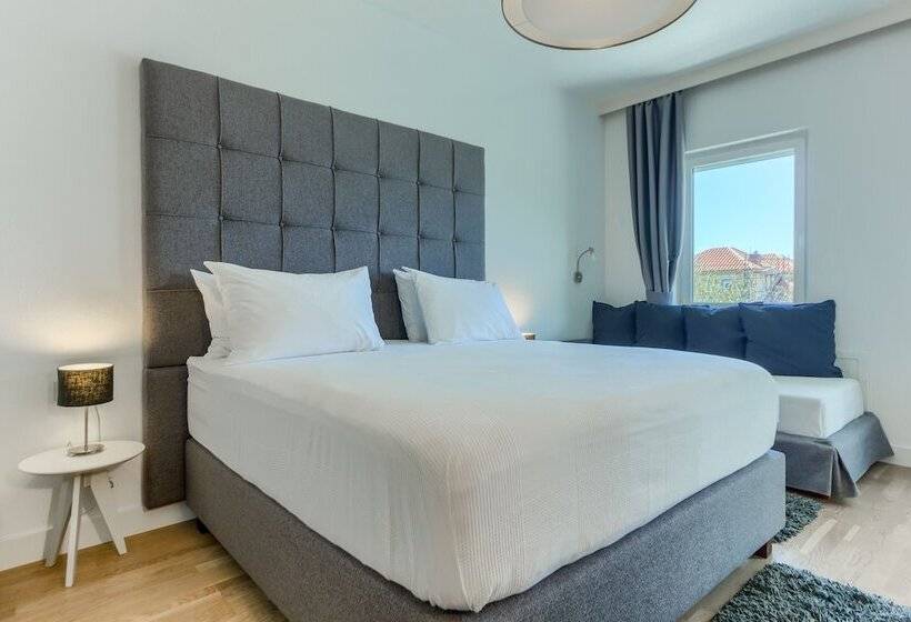 اتاق خانوادگی, Riva