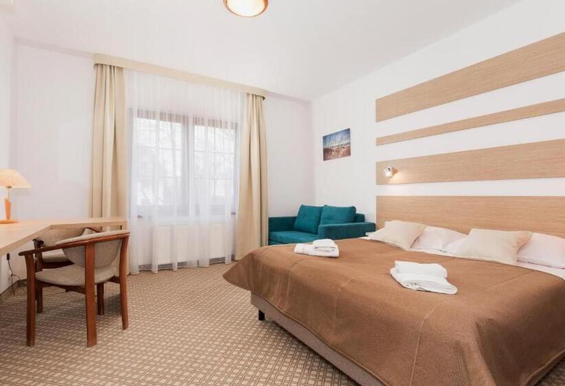 スタンダードトリプルルーム, Willa Florek