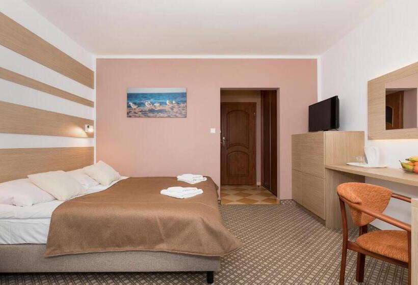 スタンダードトリプルルーム, Willa Florek