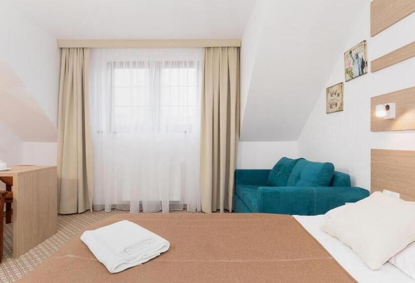 スタンダードトリプルルーム, Willa Florek