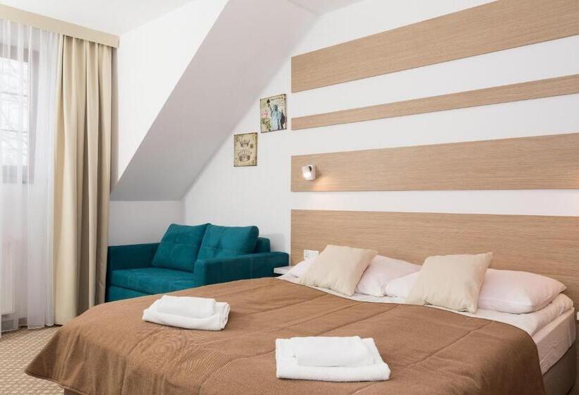 スタンダードトリプルルーム, Willa Florek