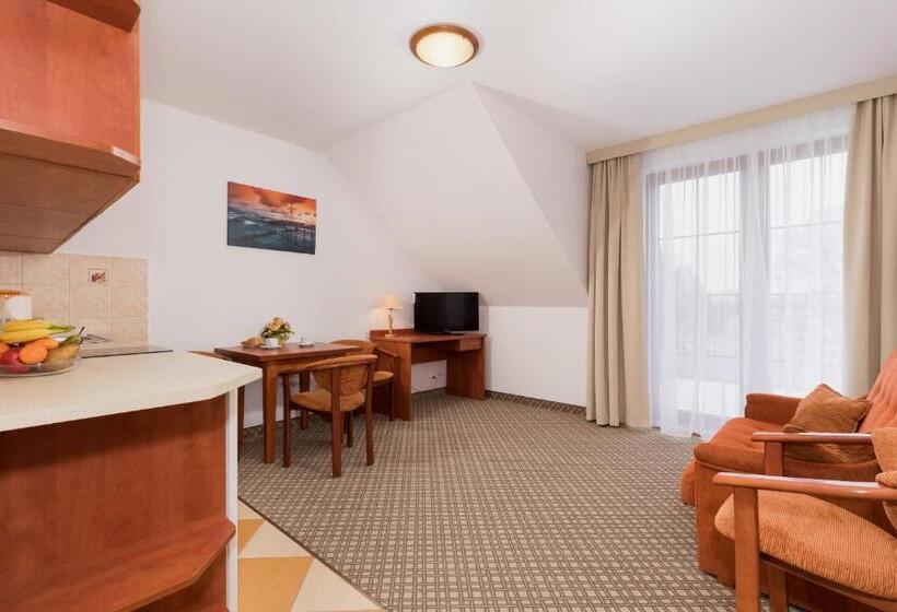 1ベッドルームアパートメント, Willa Florek