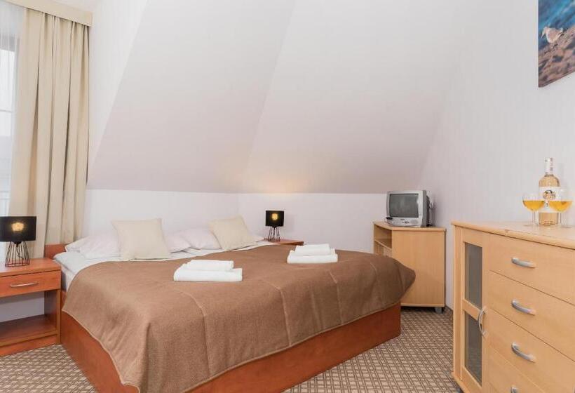 1ベッドルームアパートメント, Willa Florek