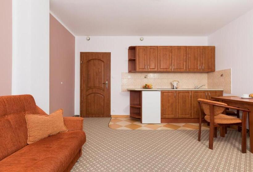 1ベッドルームアパートメント, Willa Florek