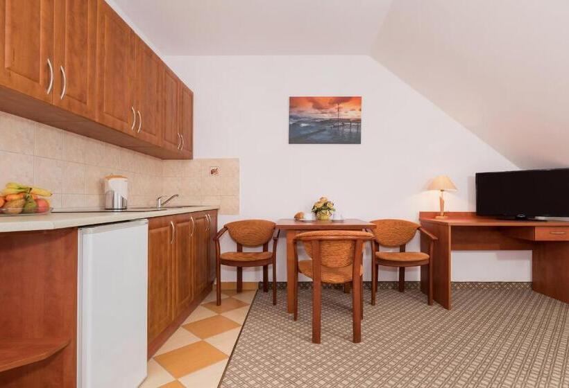 1ベッドルームアパートメント, Willa Florek