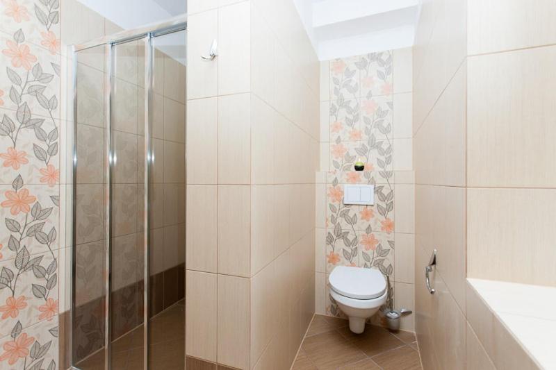 スタンダードトリプルルーム, Willa Florek