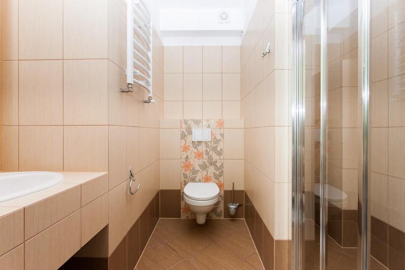 1ベッドルームアパートメント, Willa Florek