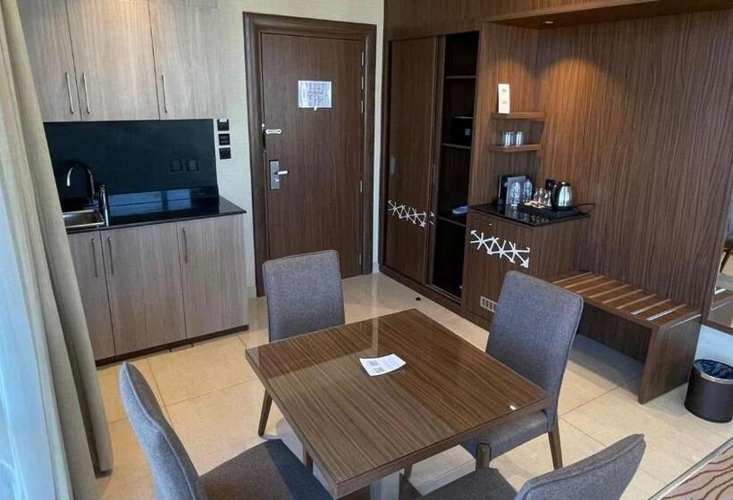 سوییت جونیور, Rio Hotel Olaya