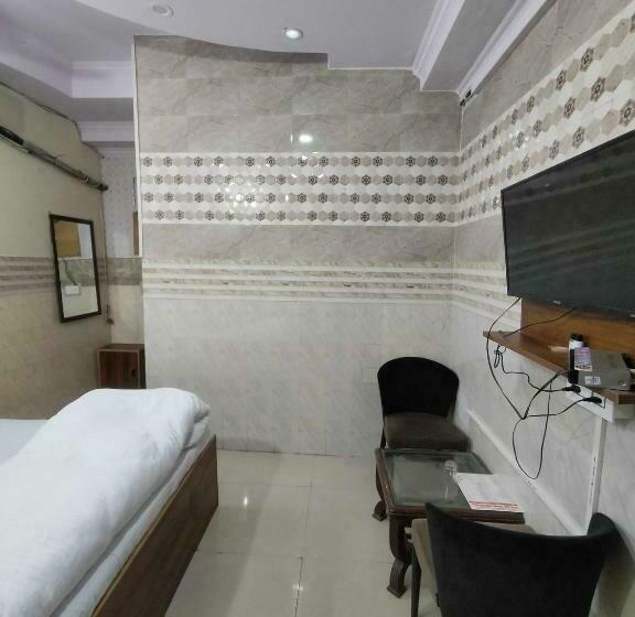 اتاق کلاسیک سه تخته, Oyo 87926  New Imperial