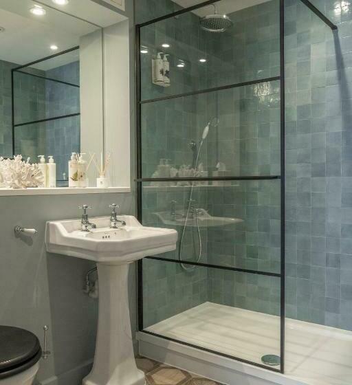 スタンダードルーム, Oyster House