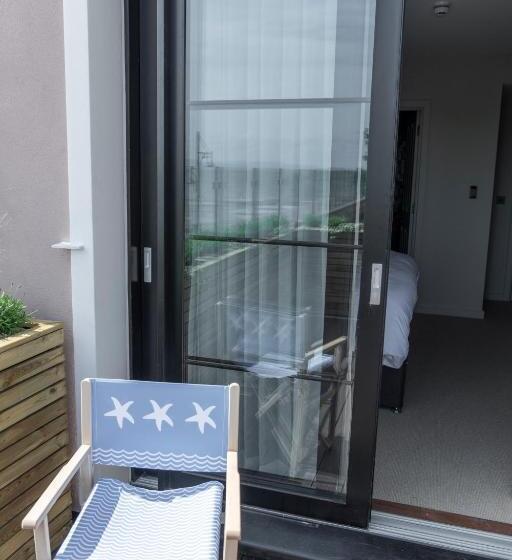 オーシャンビューデラックスルーム, Oyster House