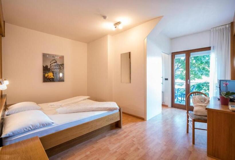 חדר משפחתי, Garni Grüner Baum