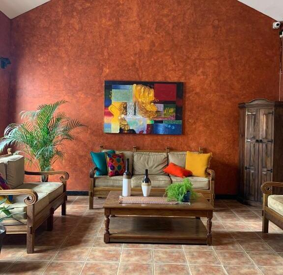 اتاق اکونومی, Casona Del Conquistador