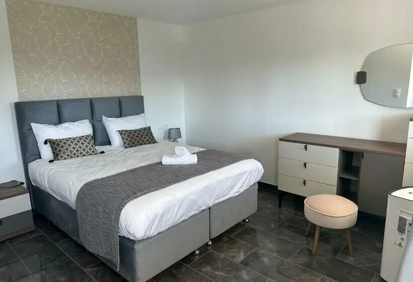 スイート, Hôtel Parc Les Cigognes   Albé