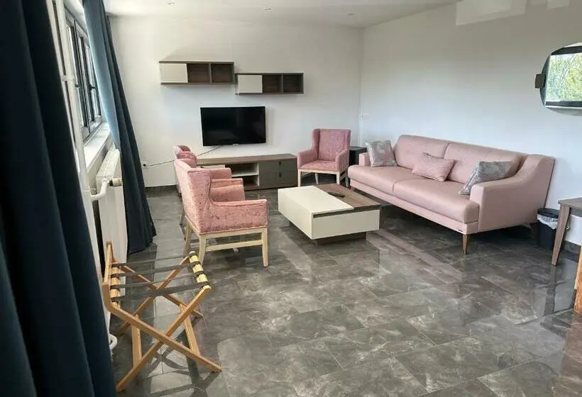 スイート, Hôtel Parc Les Cigognes   Albé