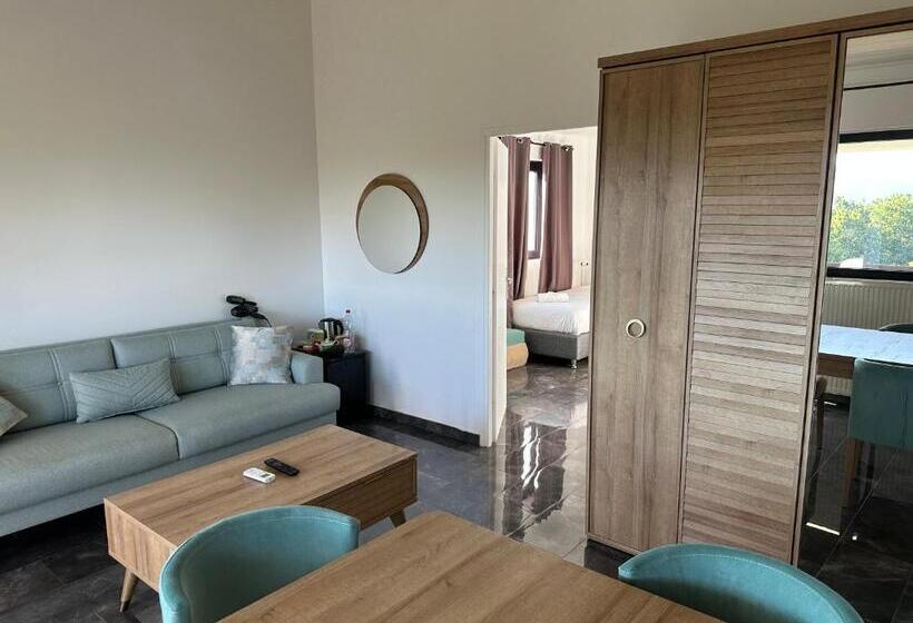 סוויטה עם מרפסת, Hôtel Parc Les Cigognes   Albé