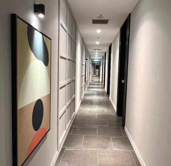 غرفة عائلية, Le Vert Boutique