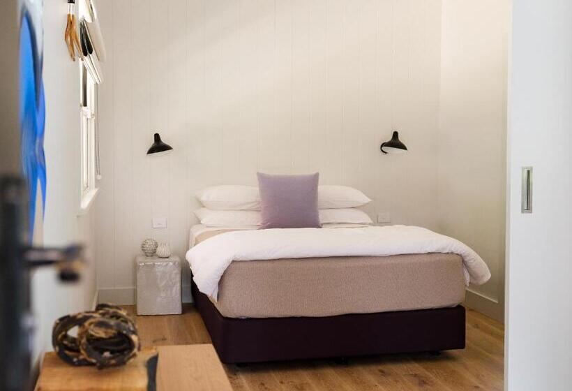 Standard studio with lake view, Mona Farm