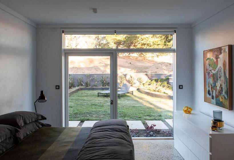 Студио Стандарт Вид на Сад, Mona Farm