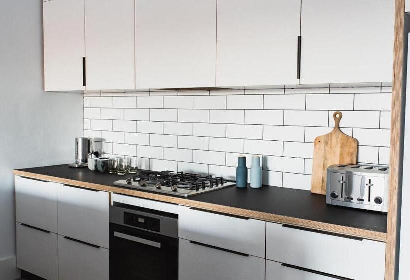 Студио Стандарт Вид на Сад, Mona Farm