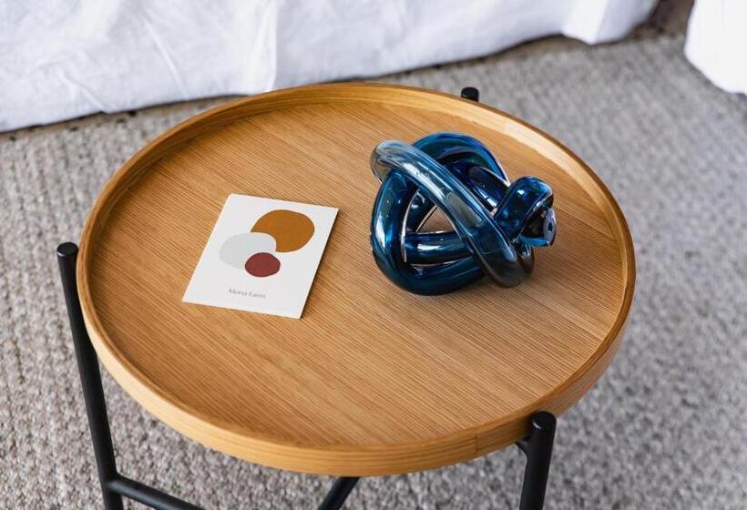 Студио Стандарт Вид на Сад, Mona Farm