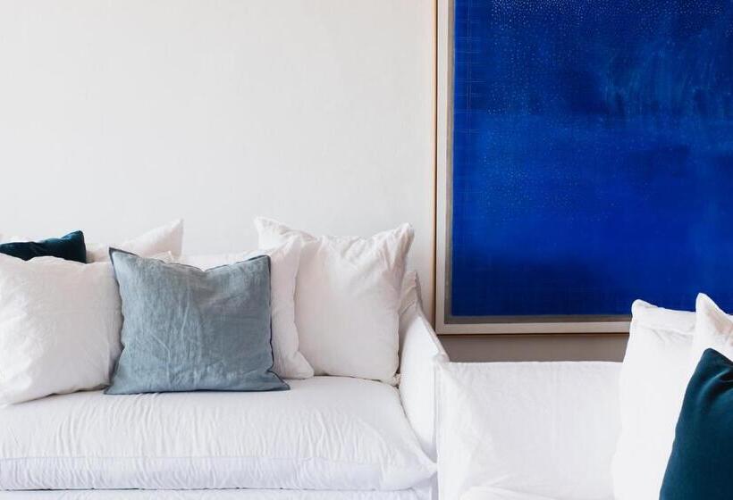 Студио Стандарт Вид на Сад, Mona Farm