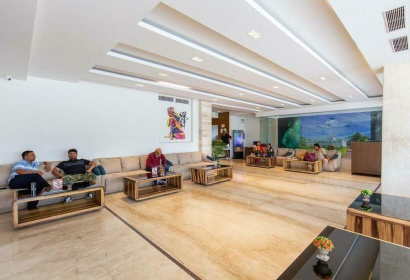 اتاق لوکس با بالکن, Mourya