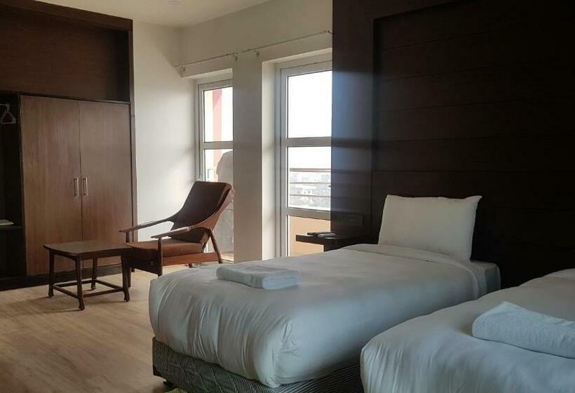 اتاق لوکس با بالکن, Mourya