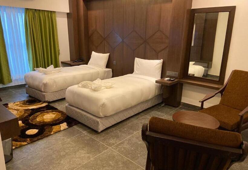 اتاق لوکس با بالکن, Mourya