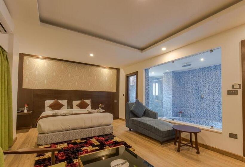 سوییت جونیور, Mourya
