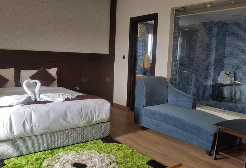 سوییت جونیور, Mourya