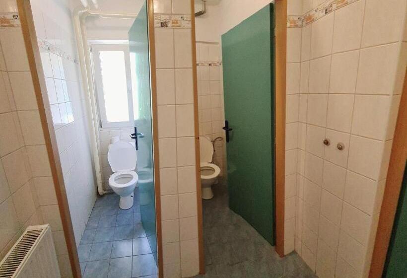 Háromágyas Standard Szoba Megosztott Fürdővel, Chata Brian