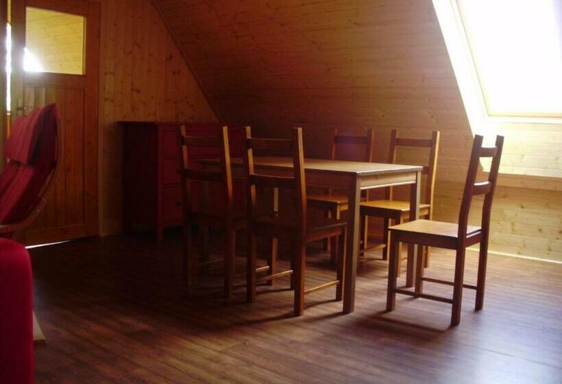 발코니가 있는 스위트, Penzion Diana