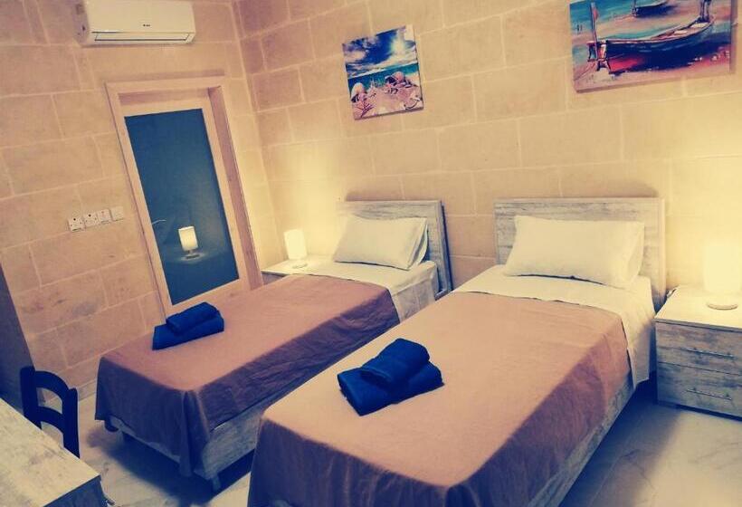 اتاق استاندارد با تراس, Fiftyfour West Boutique Living