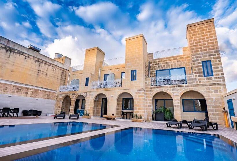 اتاق استاندارد برای معلولان, Fiftyfour West Boutique Living