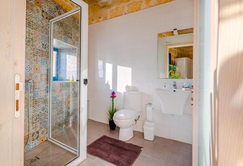 سوئیت جونیور خانوادگی, Fiftyfour West Boutique Living